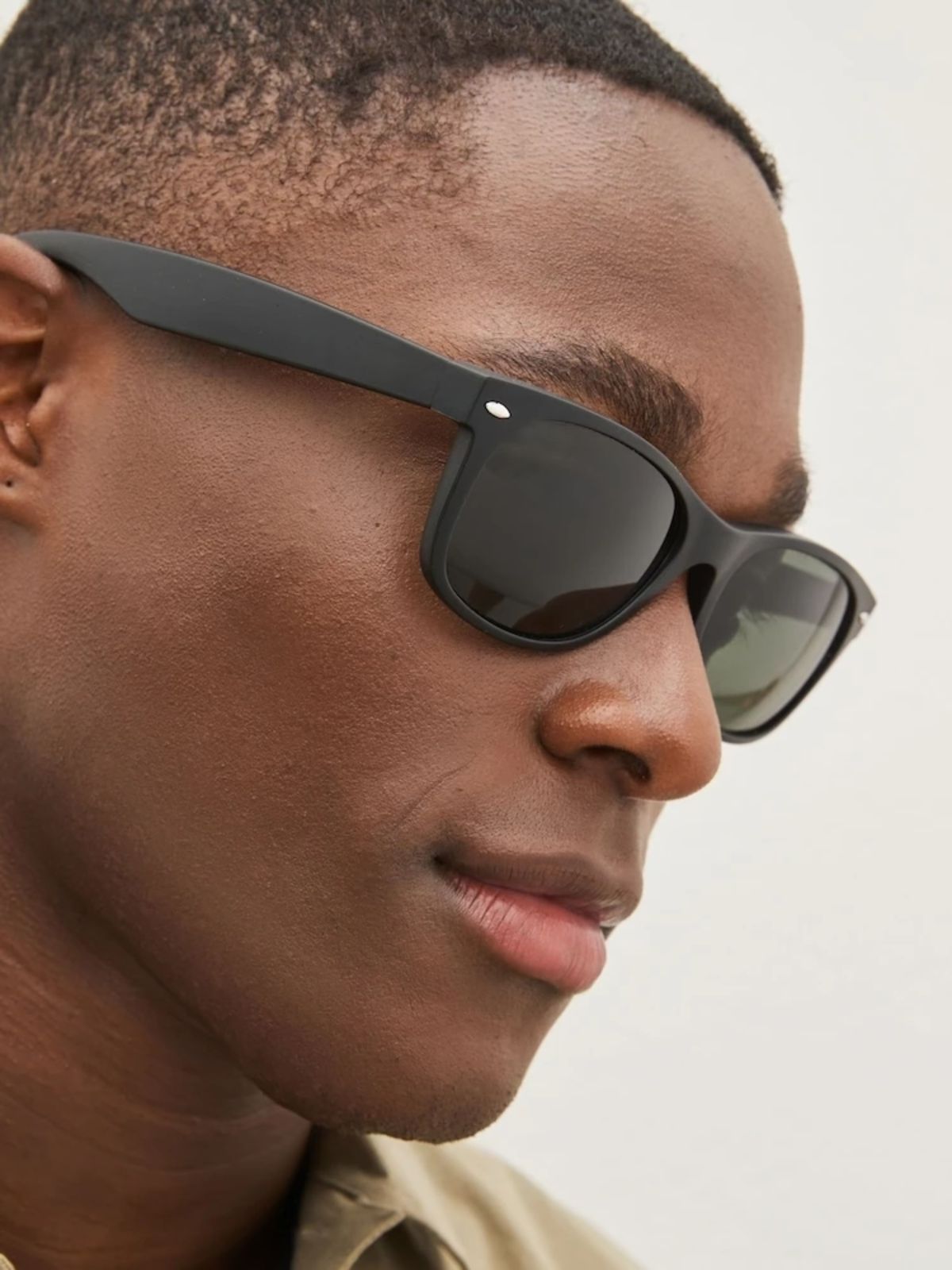 Reloj Curren 8395 + Gafas Negras Wayfarer